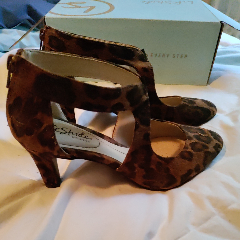 Women's Life Stride Animal Print Shoes Size 7 1/2 M Gently Worn